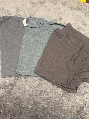 Hanes, Gildan, and Xersion Men's Gray T-Shirt Bundle, Size Large